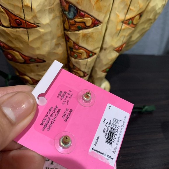 earring . - Picture 2 of 2